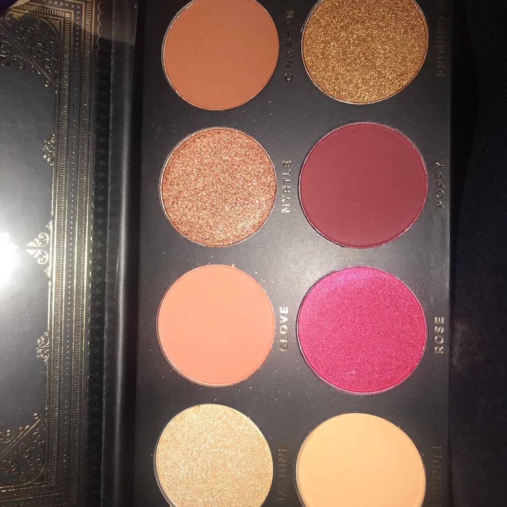 Eyeshadow palette